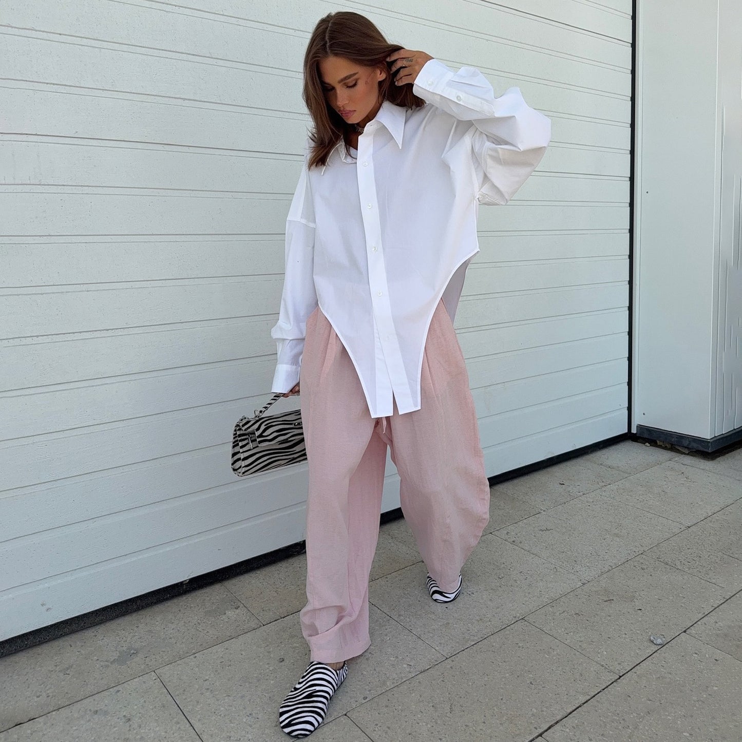 Chemisier oversize pour femmes avec coupe asymétrique et détails modernes Chic und Stil