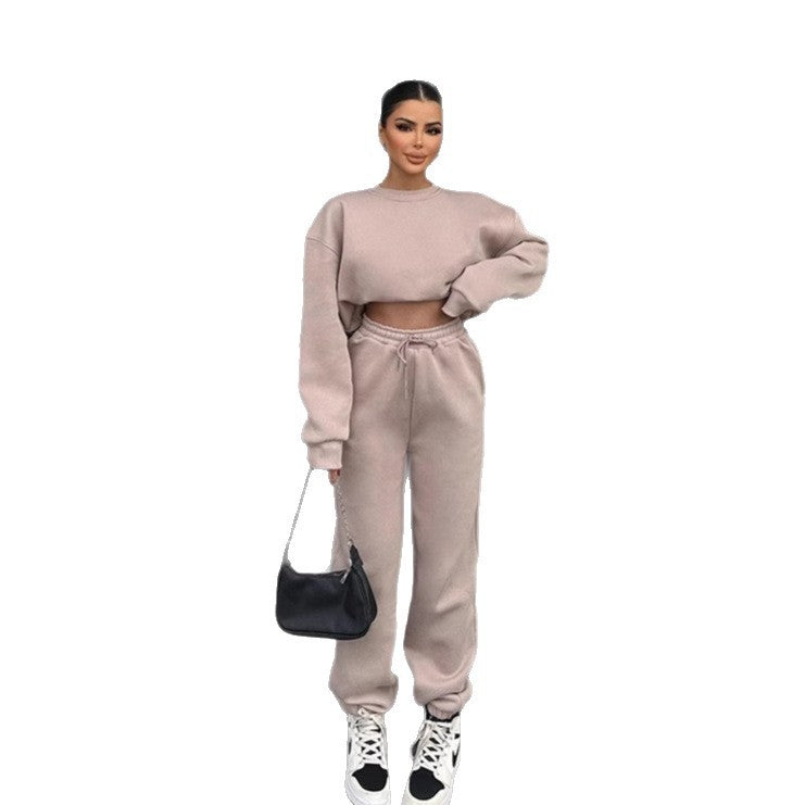 Chic and Style elegant and casual two-piece set for women with comfortable cropped sweatshirt and loose jogger pants