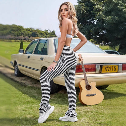 Soft knit pants for women with fashionable striped pattern Chic und Stil