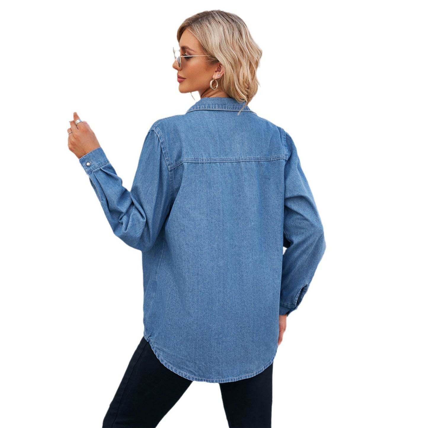Women's denim blouse with a relaxed fit and patch pockets Chic und Stil
