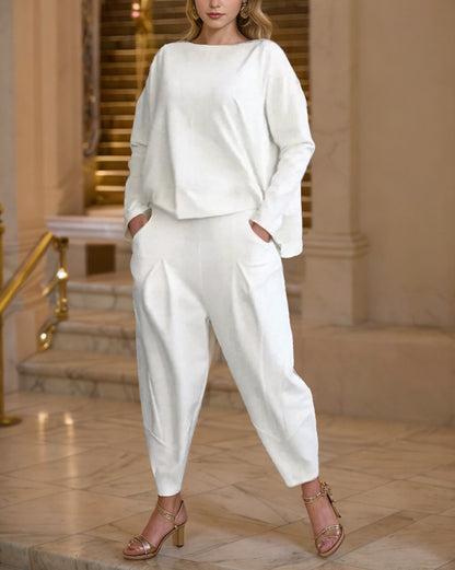 Elegant ensemble for women with casual top and comfortable pants Chic and Style