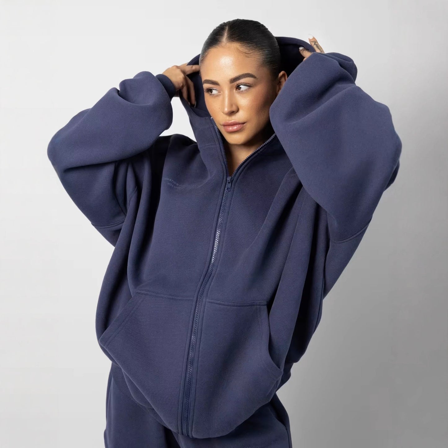 Femmes pull à capuche oversized à la mode avec pantalon de jogging assorti Chic und Stil