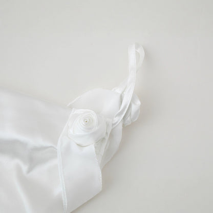 Robe en satin pour femmes avec un design élégant à volants et des bretelles réglables Chic und Stil