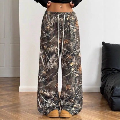 Chic and stylish camouflage design cargo pants for women