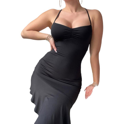 Robe longue à manches longues attrayante pour femmes avec un design sans bretelles et un ourlet fluide Chic & Stil