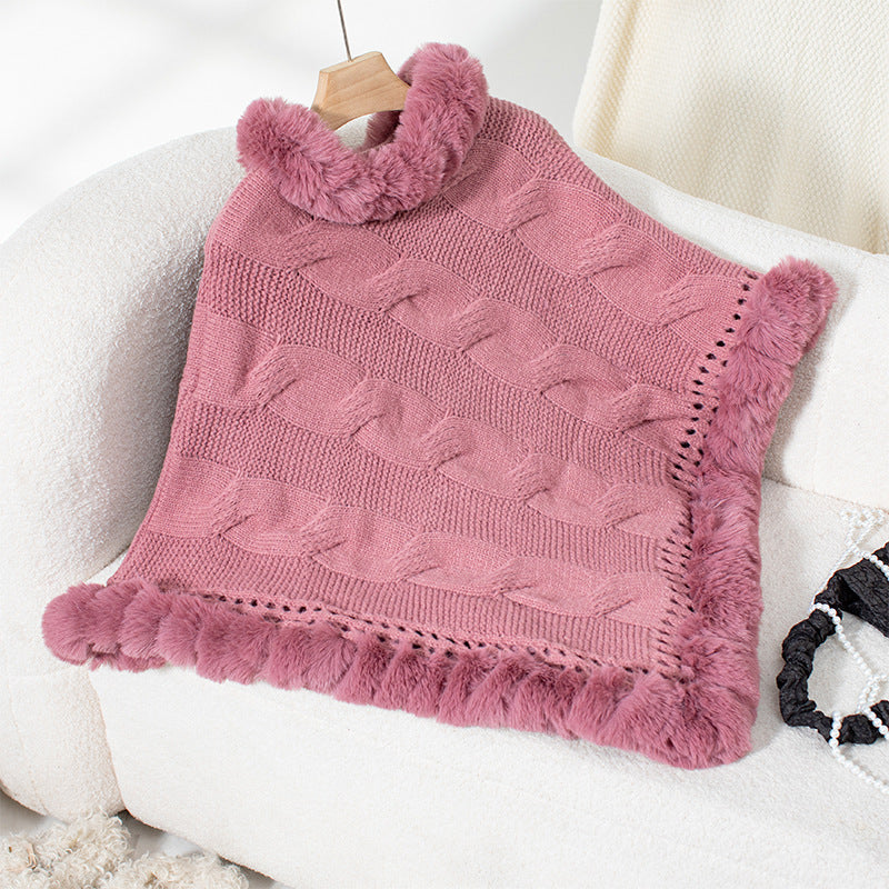 Dames pull-poncho douillet avec garniture en fausse fourrure douce et motif en torsades Chic und Stil