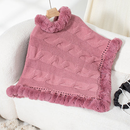 Dames pull-poncho douillet avec garniture en fausse fourrure douce et motif en torsades Chic und Stil