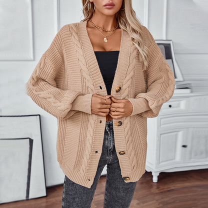 Veste en tricot pour femmes avec design en torsades et détails en boutons dorés Chic und Stil