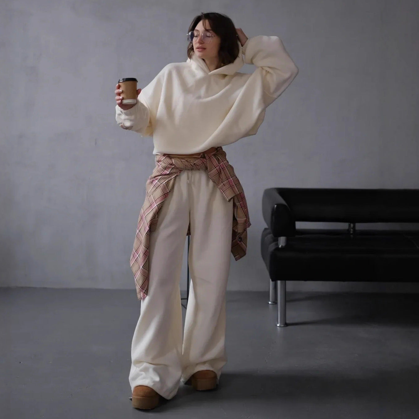 Ladies casual hoodie and loose jogger pants in soft fleece Chic and Style