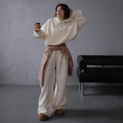 Ladies casual hoodie and loose jogger pants in soft fleece Chic and Style