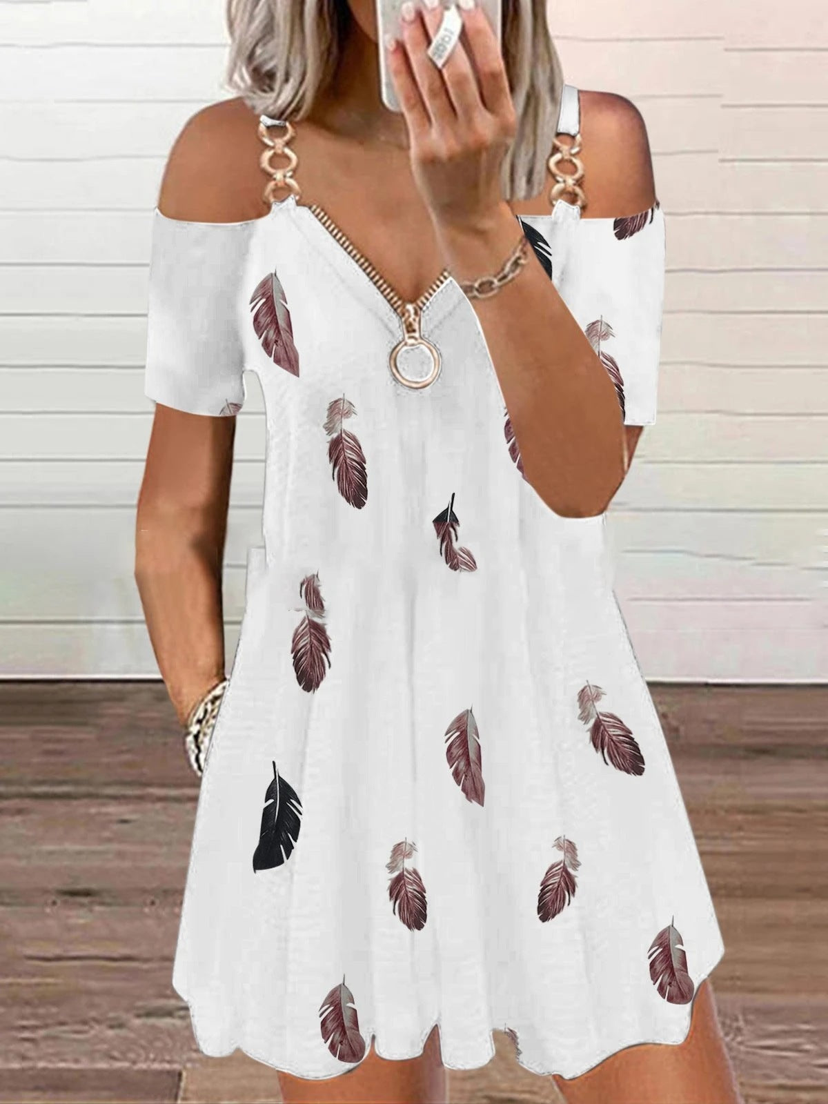 Robe décontractée légère pour femmes avec design d'épaules dénudées et fermeture éclair Chic und Stil