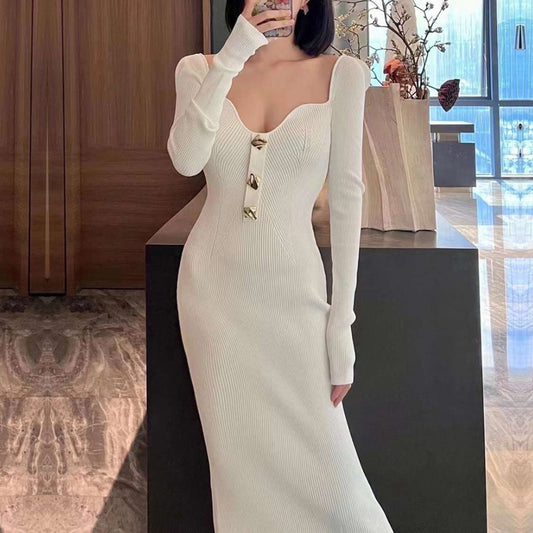 Robe tricot pour femmes avec décolleté en V profond et élégants détails de boutons Chic und Stil