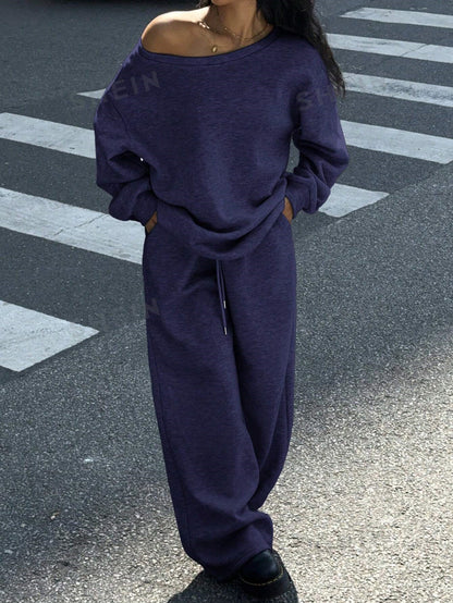 Ladies Oversized Sweatshirt and Relaxed Pants Chic and Style