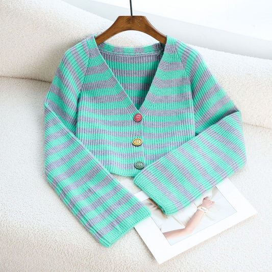 Dame Crop-Cardigan avec des boutons colorés et un motif rayé tendance Chic und Stil