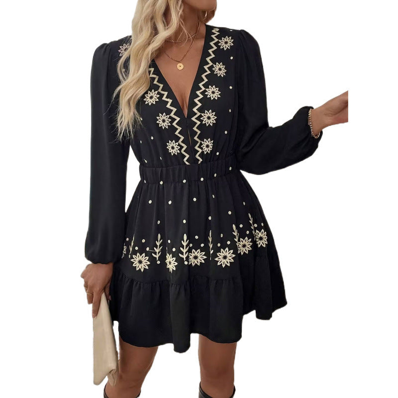 Robe mini pour femmes avec détail de broderie florale et ceinture à la taille Chic und Stil