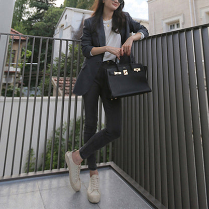 Veste en laine sur mesure pour femmes avec coupe structurée Chic und Stil
