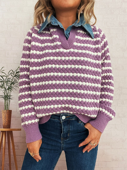 Pull en tricot pour femme avec un décolleté en V profond et un motif rayé marqué Chic und Stil