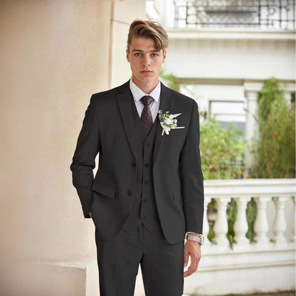 costumes élégants pour hommes composés de trois pièces avec un matériau fin et une coupe moderne Chic und Stil