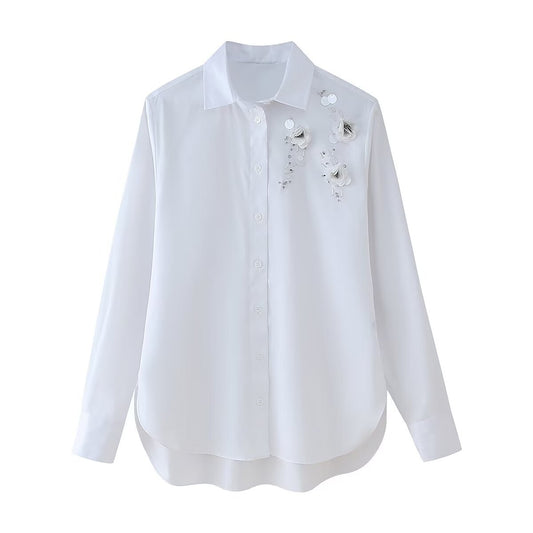 Blouse habilement conçue pour femmes avec des appliqués floraux Chic und Stil