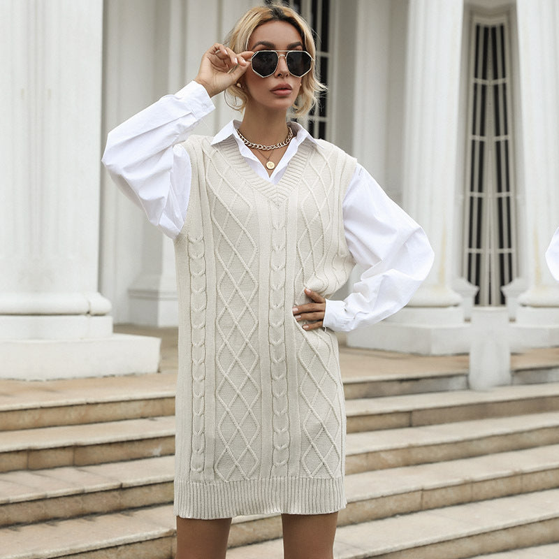 Robe en tricot pour femmes avec décolleté en V et motif en laine torsadée Chic und Stil
