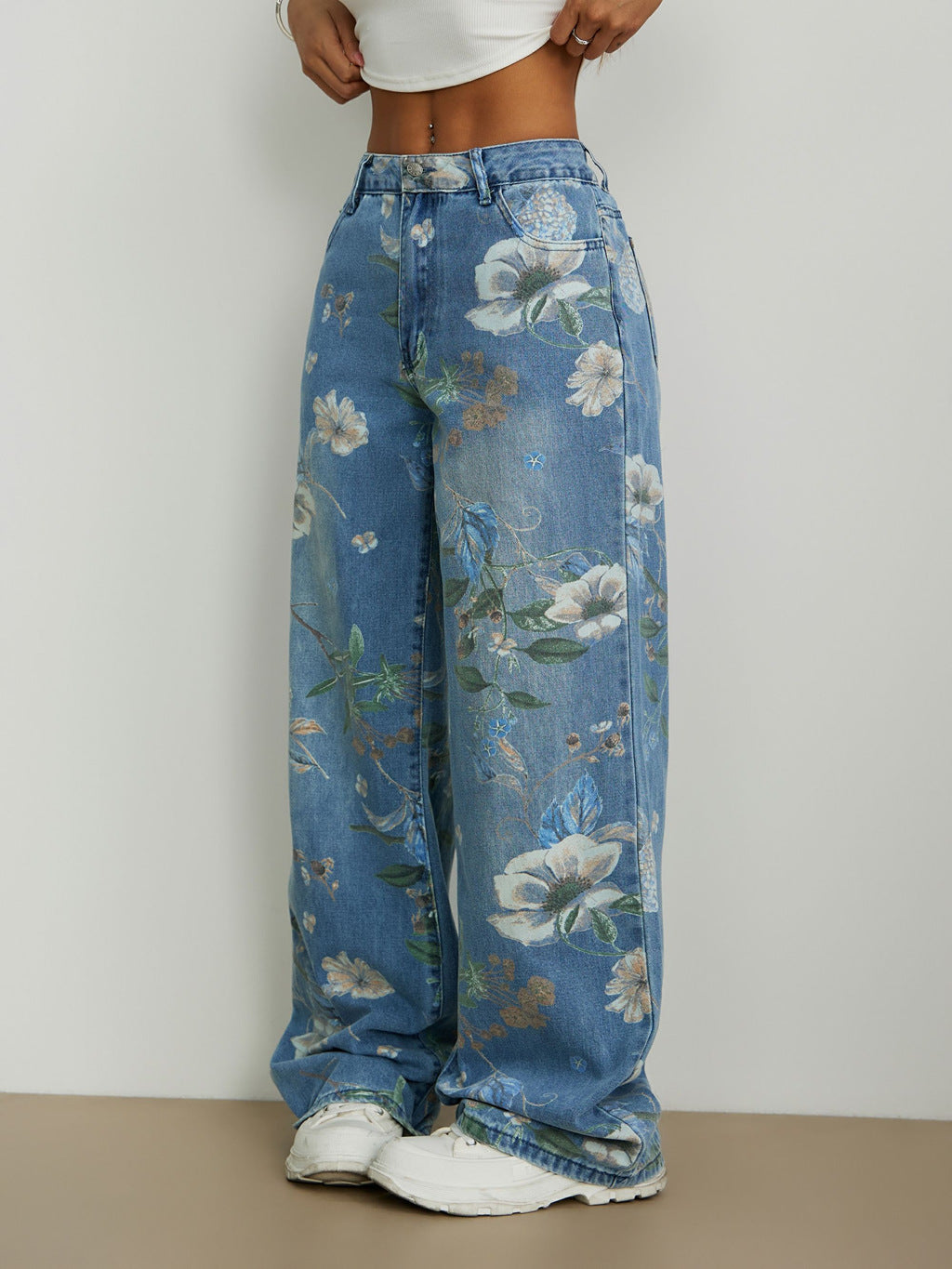 Jeans amples pour femmes avec design floral Chic und Stil
