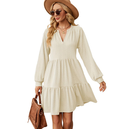 Robe décontractée pour femmes avec décolleté en V, manches volumineuses et ourlet à volants Chic und Stil