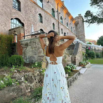 Robe à bretelles spaghetti pour femmes avec broderies florales Chic und Stil