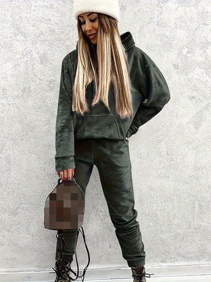 Women's sporty lounge set with hoodie and pants Chic und Stil