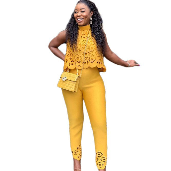 Combinaison pour femmes avec top en dentelle et pantalon cintré Chic und Stil