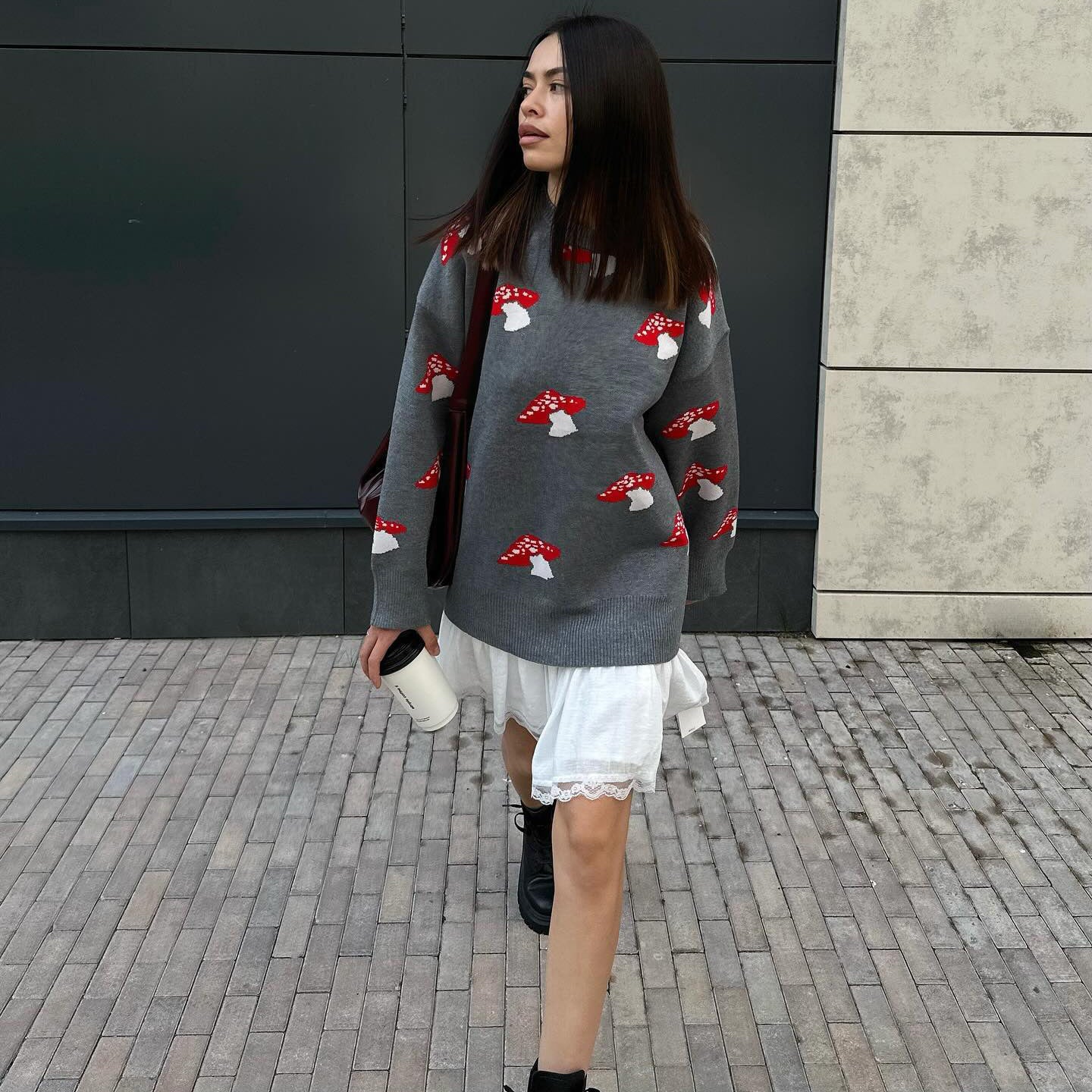 Pull femme avec un design de champignon créatif et une coupe décontractée Chic und Stil