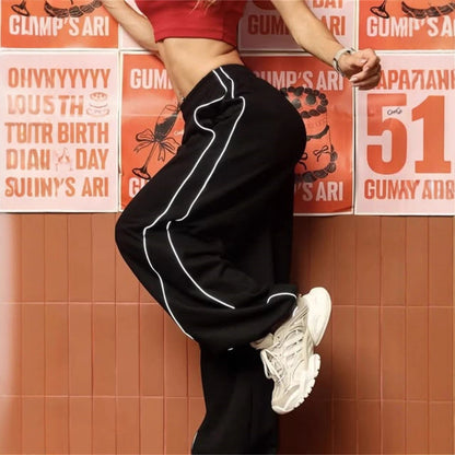 Casual sports pants for women with side stripes and practical pockets Chic and Style