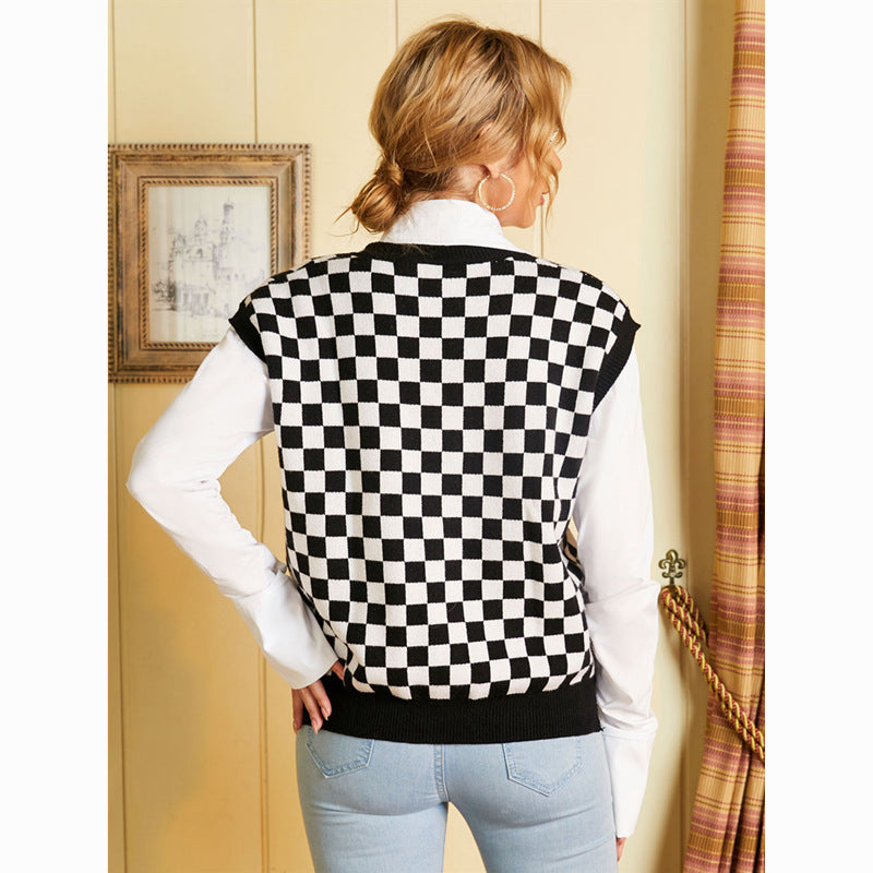 Women's fashion V-neck pullover with checkered pattern Chic and Style