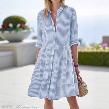 Robe chemise pour femmes avec un design rayé et une élégante patte de boutonnage Chic und Stil