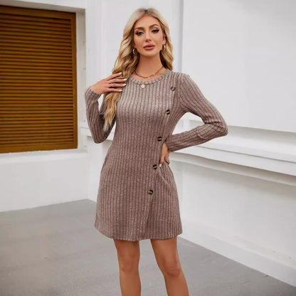 Robe tricotée pour femmes avec design côtelé de haute qualité et boutons décoratifs Chic und Stil