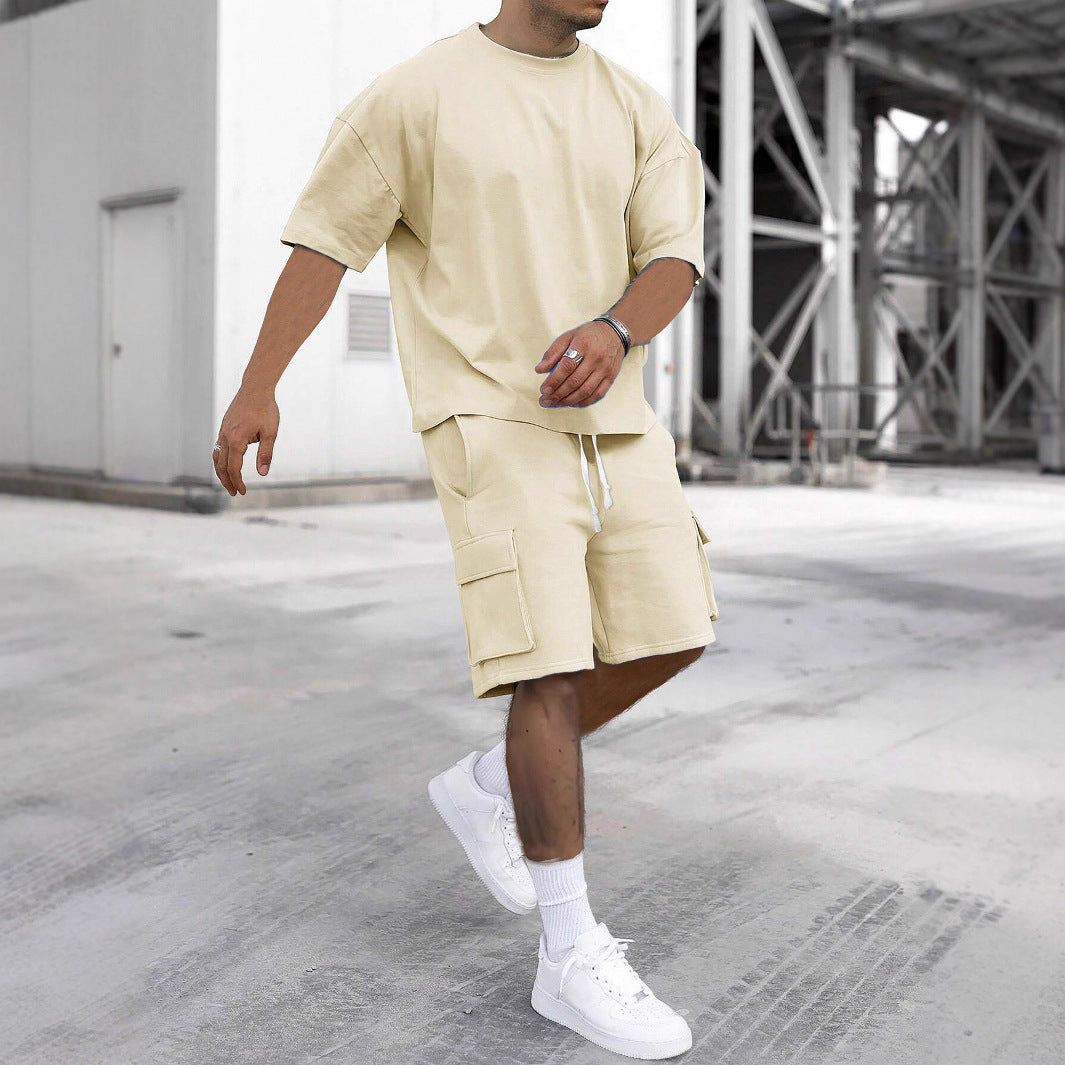 Ensemble de loisirs pour hommes avec t-shirt oversized et shorts cargos Chic und Stil