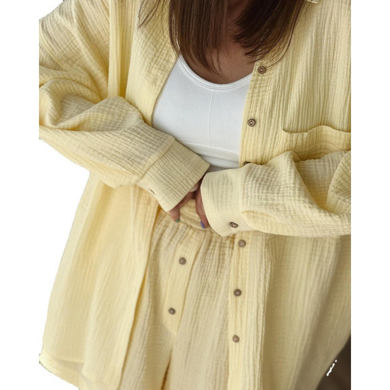 Casual women's outfit with button details and comfortable pockets Chic und Stil