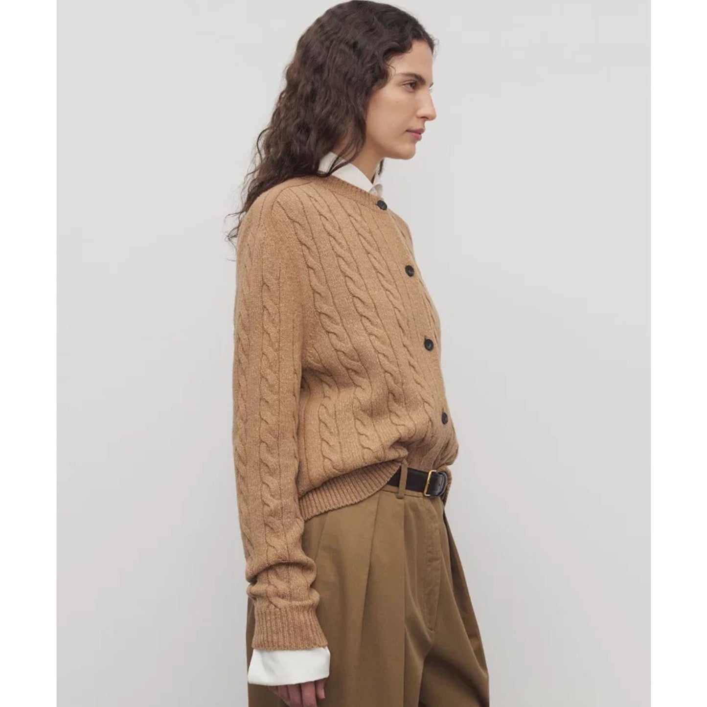 Dames cardigan en grosse maille avec motif de cable décoratif et patte de boutonnage Chic und Stil