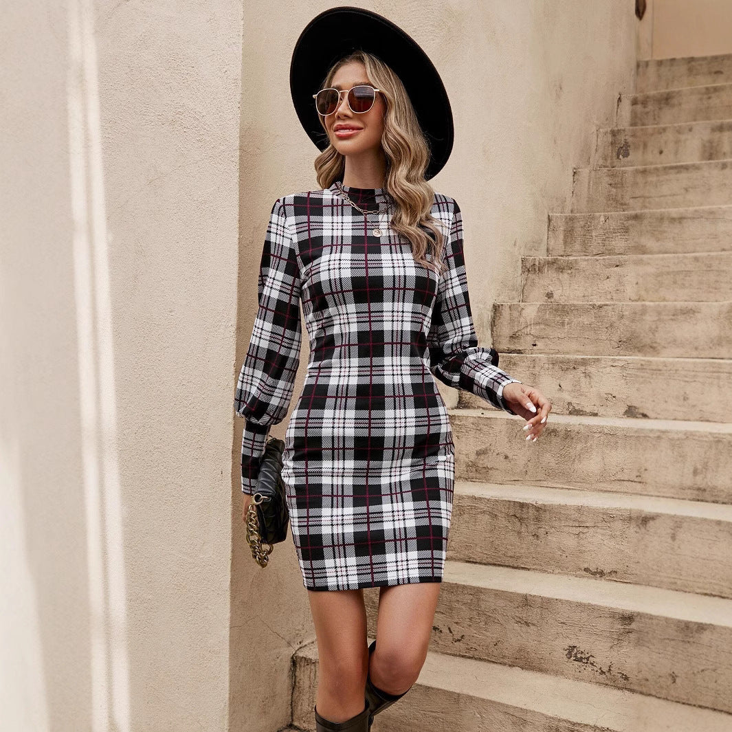 Robe à carreaux ajustée pour femmes avec col monté et manches bouffantes Chic und Stil