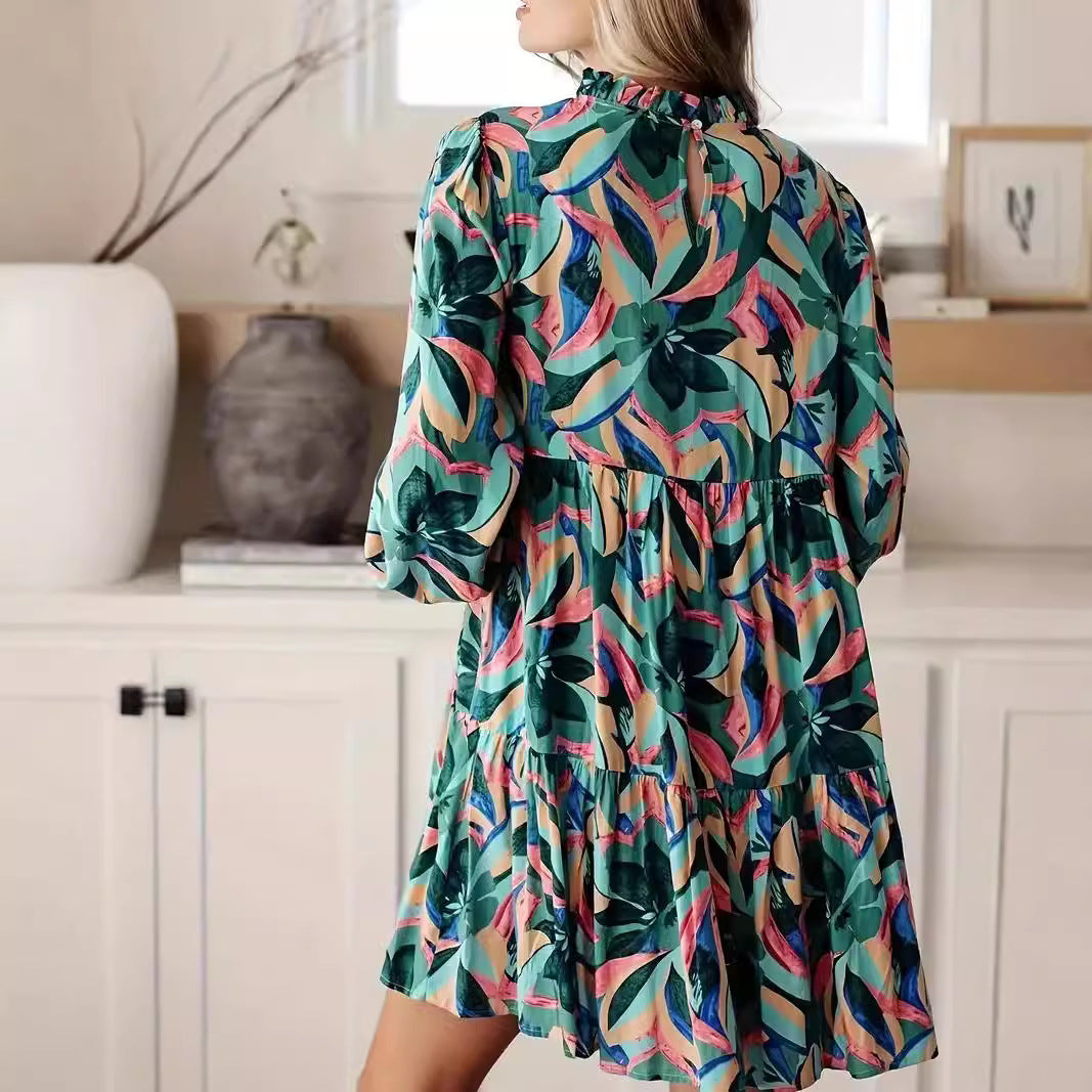 Robe rétro aérienne pour femmes avec des manches volumineuses et de larges plis Chic und Stil