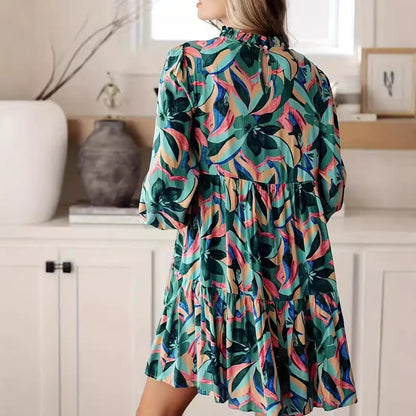 Robe rétro aérienne pour femmes avec des manches volumineuses et de larges plis Chic und Stil