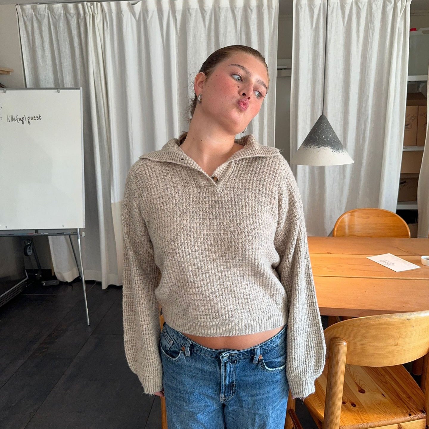 Pull en tricot pour femmes avec patte de boutonnage et coupe large Chic und Stil