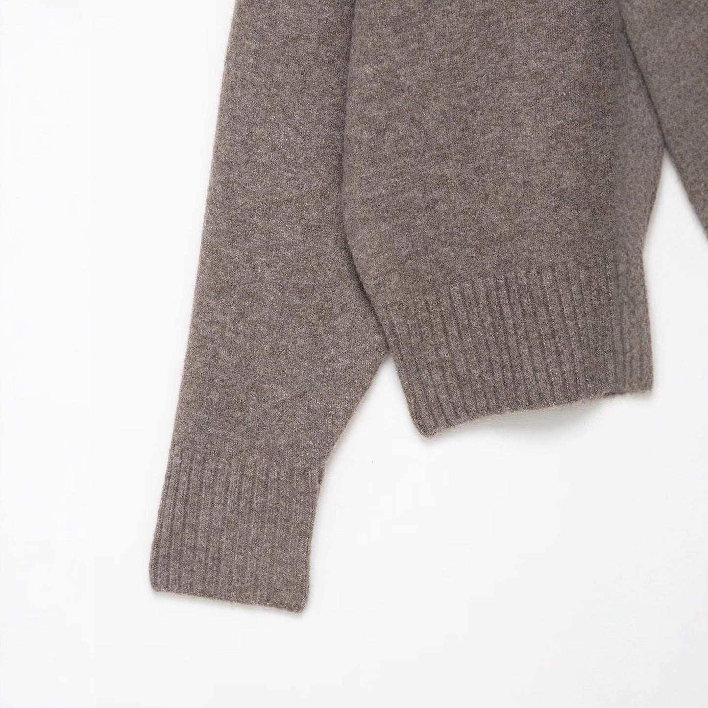 Pull décontracté pour femmes avec décolleté en V et tricot côtelé Chic und Stil