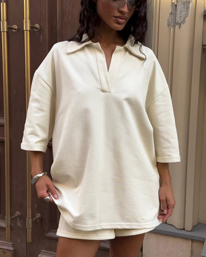 Chemise polo oversize pour femme avec une structure de col élégante Chic und Stil
