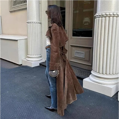 Elegant trench coat for women with quilted collar and practical pockets Chic und Stil