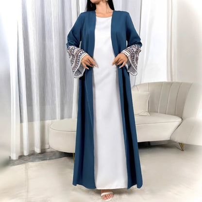 Dames élégante kaftan avec des détails de broderie artistiques et des manches larges Chic und Stil