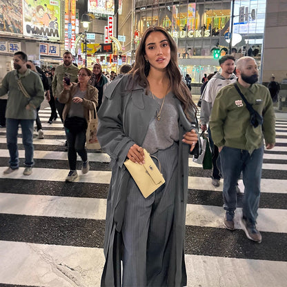 Dames élégant long trench-coat avec design texturé et large revers Chic und Stil