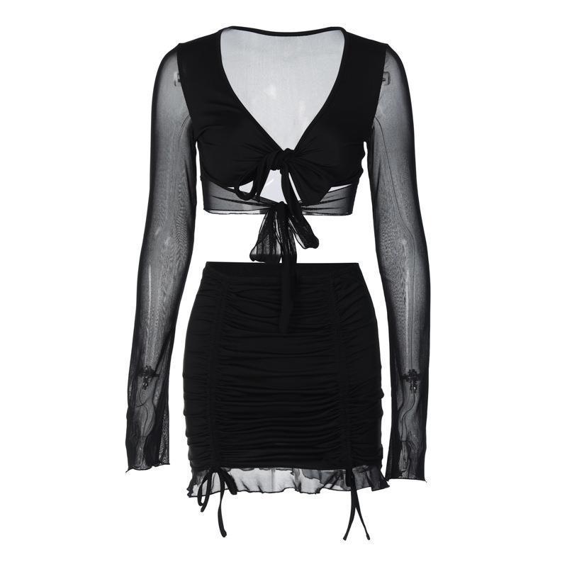 Robe courte ludique pour femmes avec des manches longues transparentes et une jupe froncée Chic und Stil