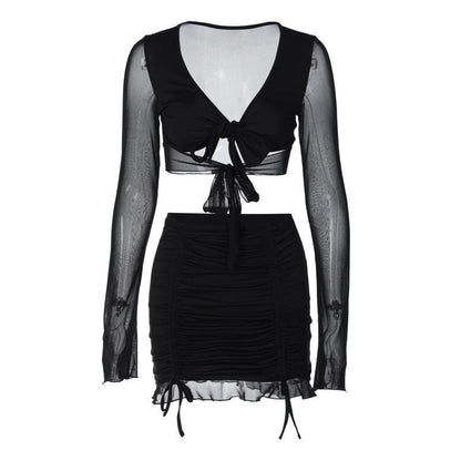 Robe courte ludique pour femmes avec des manches longues transparentes et une jupe froncée Chic und Stil