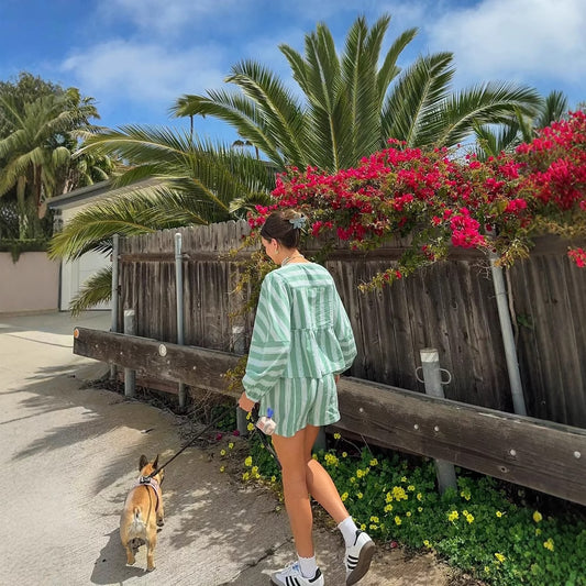 Shorts de plage pour dames avec un motif rayé tendance et une taille élastique Chic und Stil