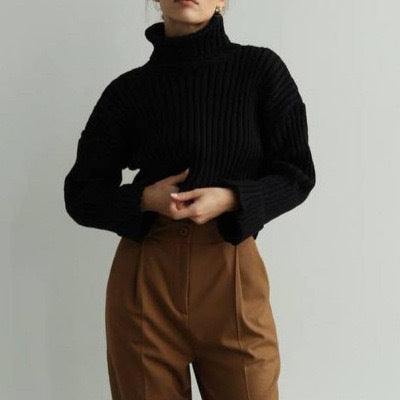 Pull-over court pour femmes avec col haut et coupe asymétrique Chic und Stil